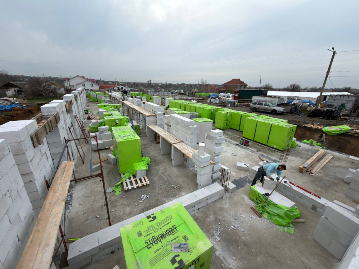 Перший поверх вже зводиться: будівництво для людей похилого віку та осіб з інвалідністю!