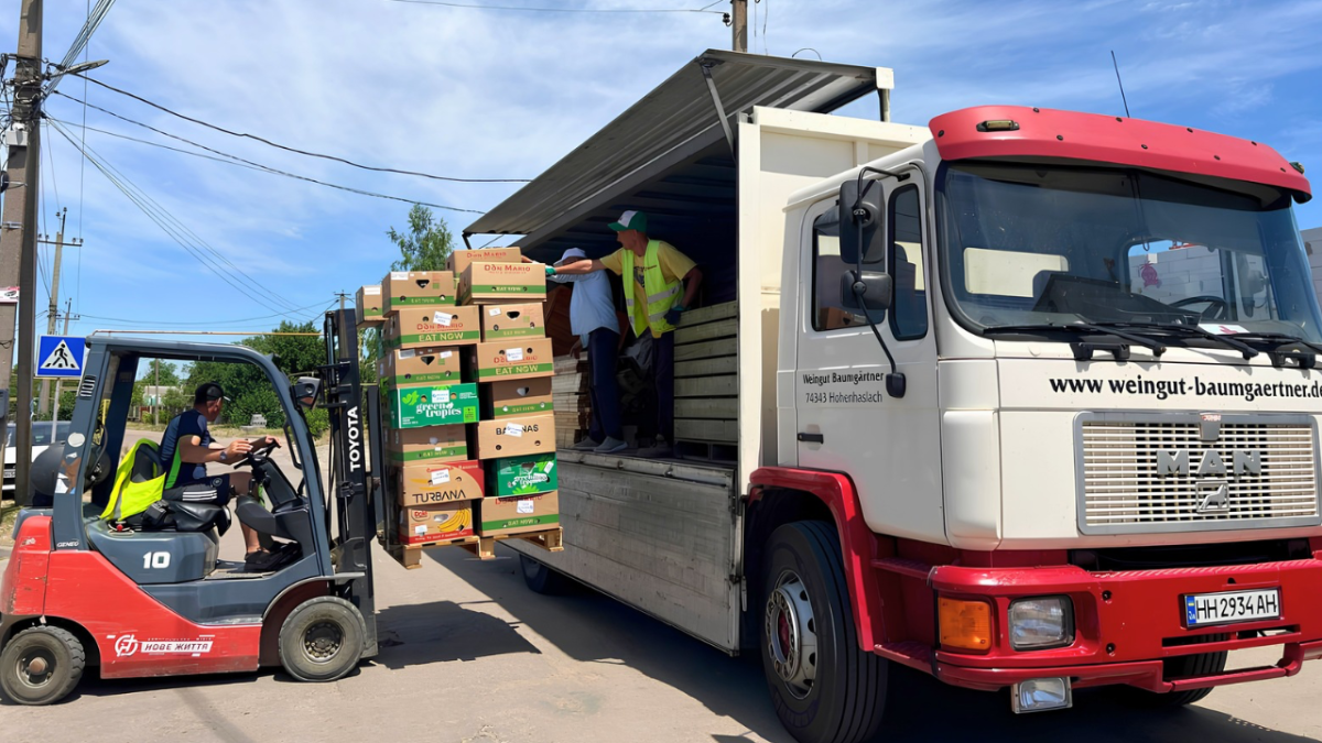 ГУМАНІТАРНІ ВАНТАЖІ ПРОДОВЖУЮТЬ ВИРУШАТИ ДО РІЗНИХ РЕГІОНІВ УКРАЇНИ