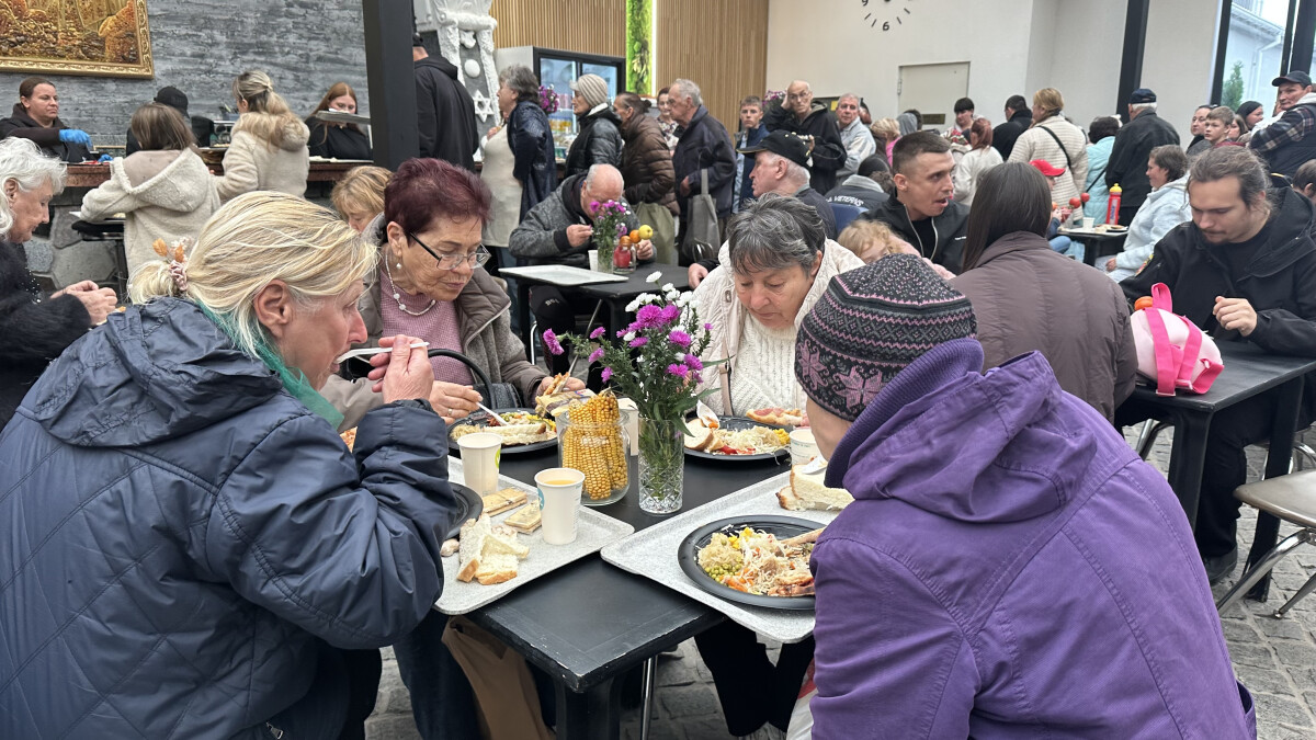 HARVEST CELEBRATION: THANKSGIVING TO GOD AND UNITY AROUND THE TABLE