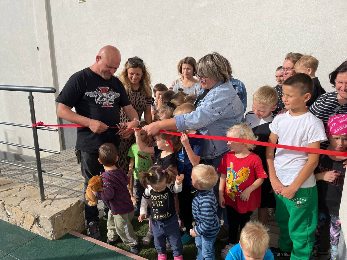 Новий ігровий майданчик від Samaritan's Purse справжнє джерело щастя для дітей "Будинку Матері та Дитини"