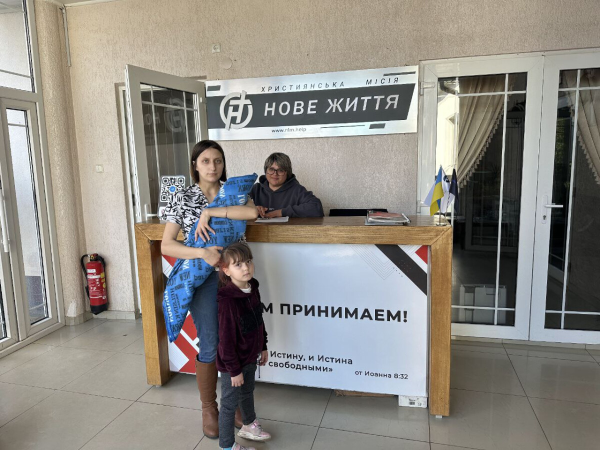 У 16 років вона стала мамою маленької Аріни, та батько дитини зник із їхнього життя