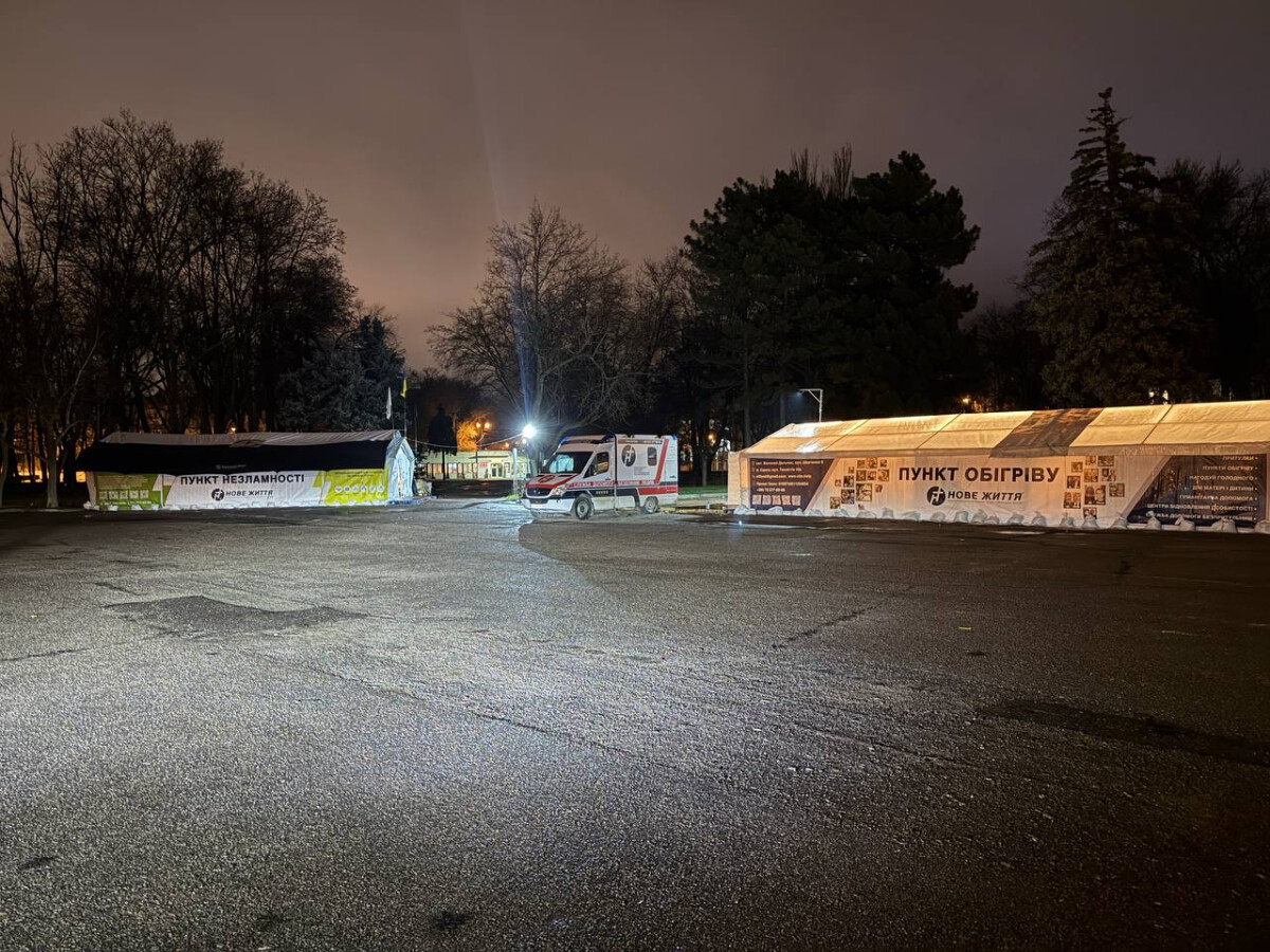 З початком морозів в Одесі на Куликовому полі відкрито два намети —" Пункт незламності " та "Пункт обігріву" для бездомних і соціально незахищених верств населення.