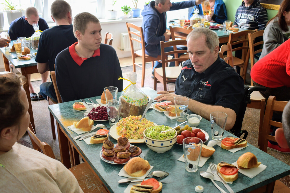 Святкування Великодня в притулку для бездомних людей