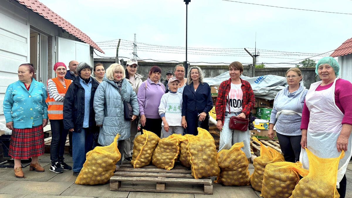 ХРИСТИЯНСЬКА МІСІЯ «НОВЕ ЖИТТЯ» ПЕРЕДАЛА КАРТОПЛЮ ТИМ, ХТО ПОТРЕБУЄ ПІДТРИМКИ