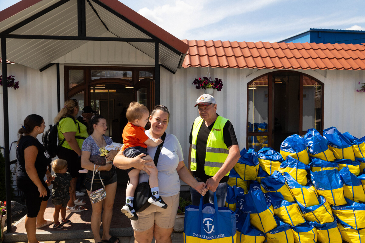 ПРОДУКТОВА ДОПОМОГА ВІД SAMARITAN’S PURSE ДЛЯ УКРАЇНСЬКИХ РОДИН В УМОВАХ ВІЙНИ