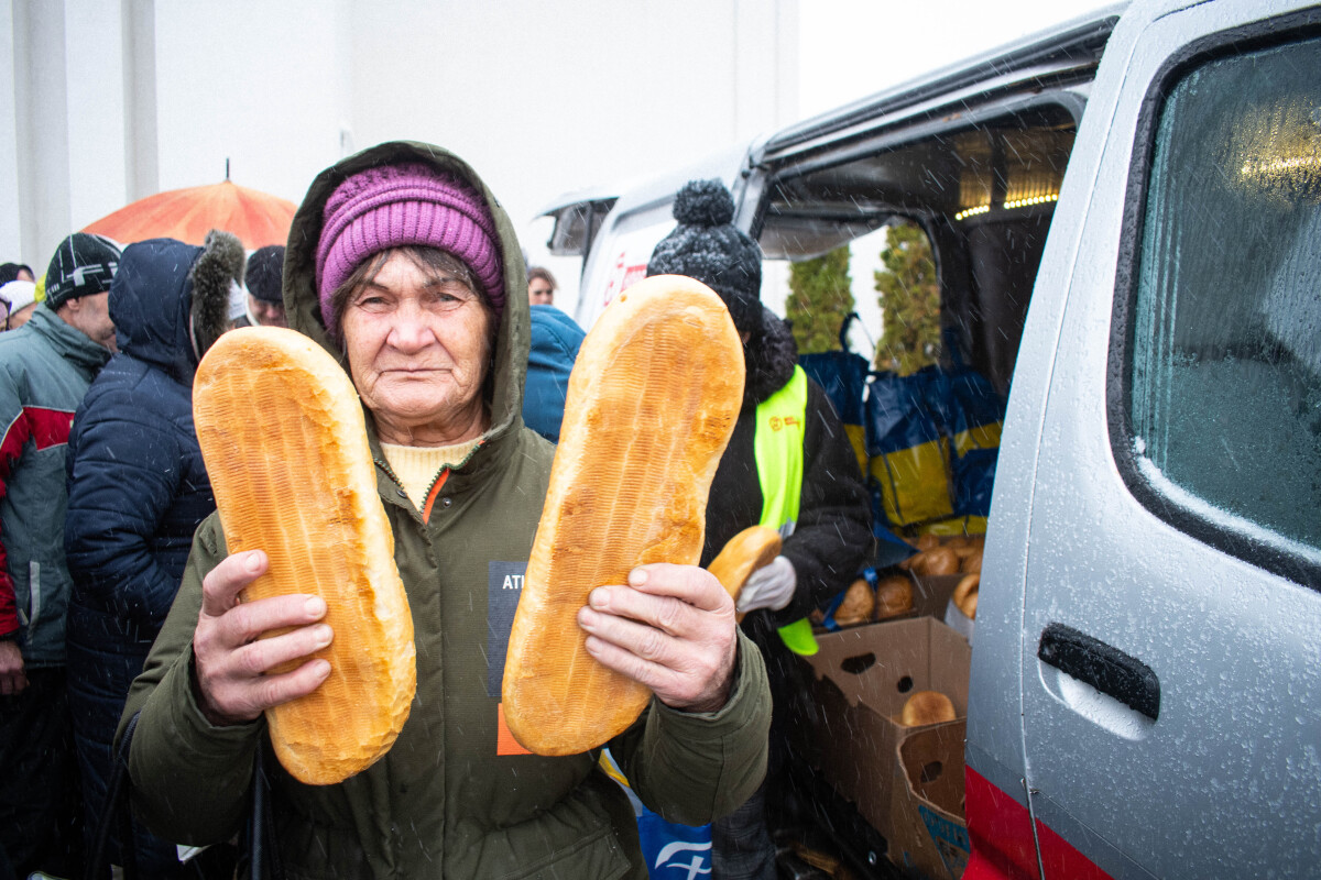 ХЛІБ ДЛЯ НАСЕЛЕННЯ - РОЗДІЛИ ХЛІБ З ГОЛОДНИМ