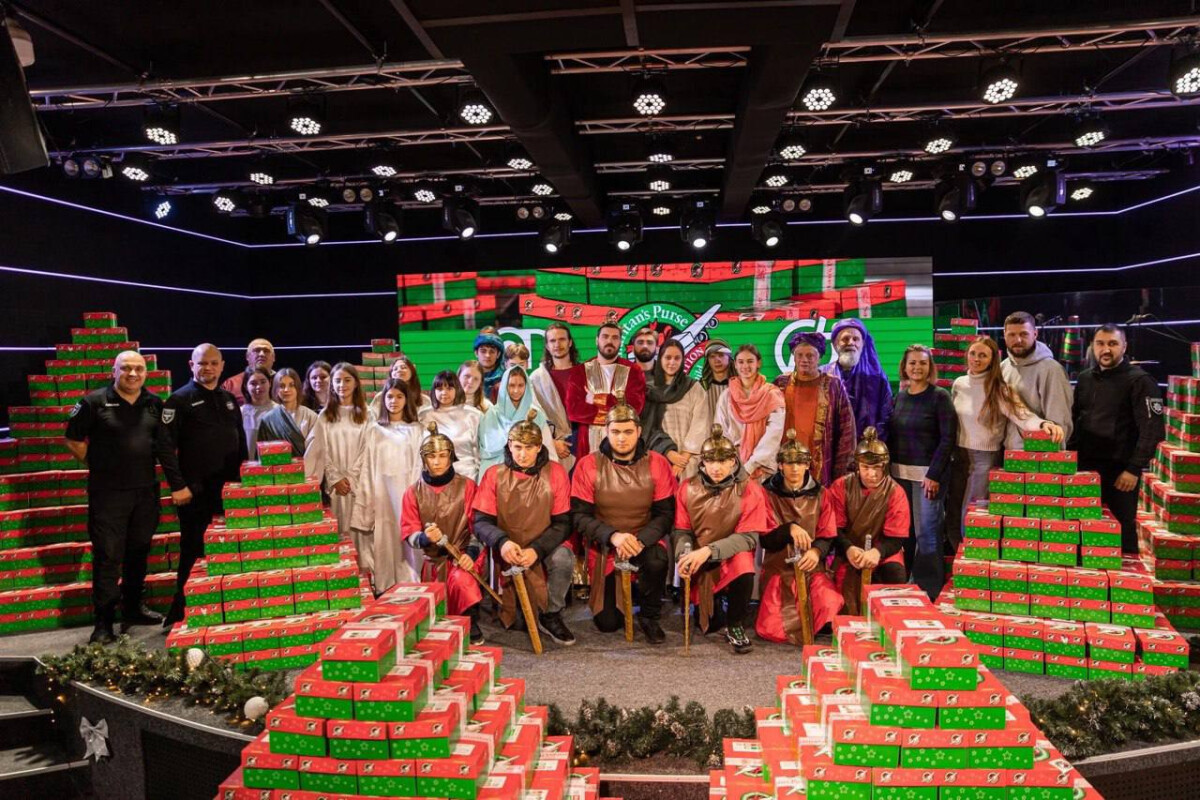 РІЗДВО ДЛЯ 1800 ДІТЕЙ 