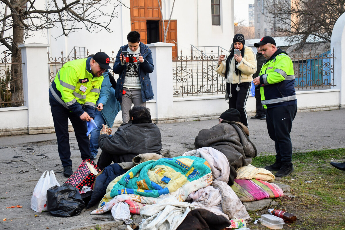 Наші волонтери завжди готові допомогти